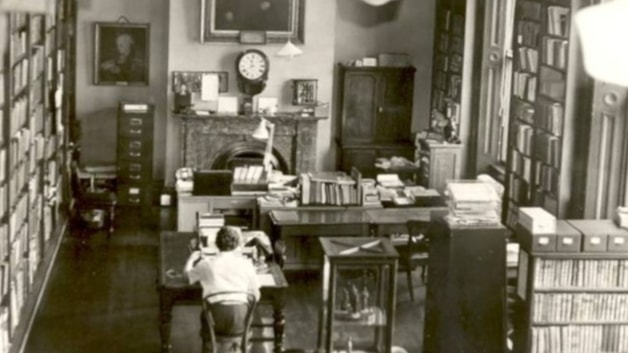 Black and white photograph of Dun's Library
